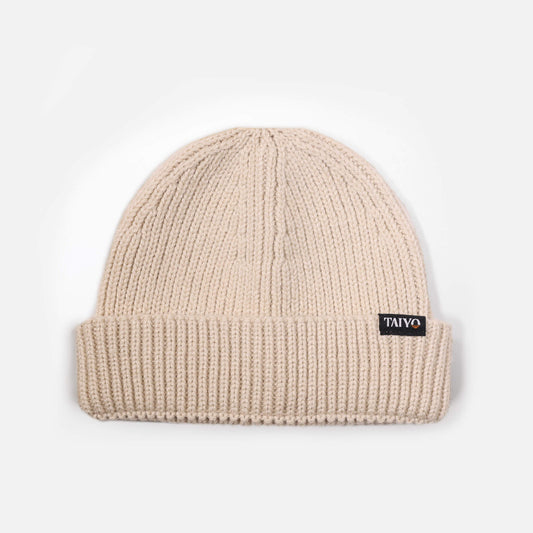 Bonnet docker homme beige couvrant la pointe des oreilles