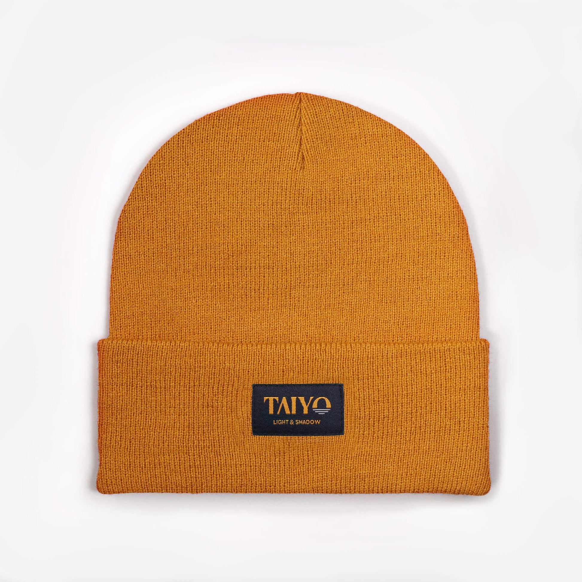 Bonnet jaune moutarde avec patch bleu marine en polyester recyclé