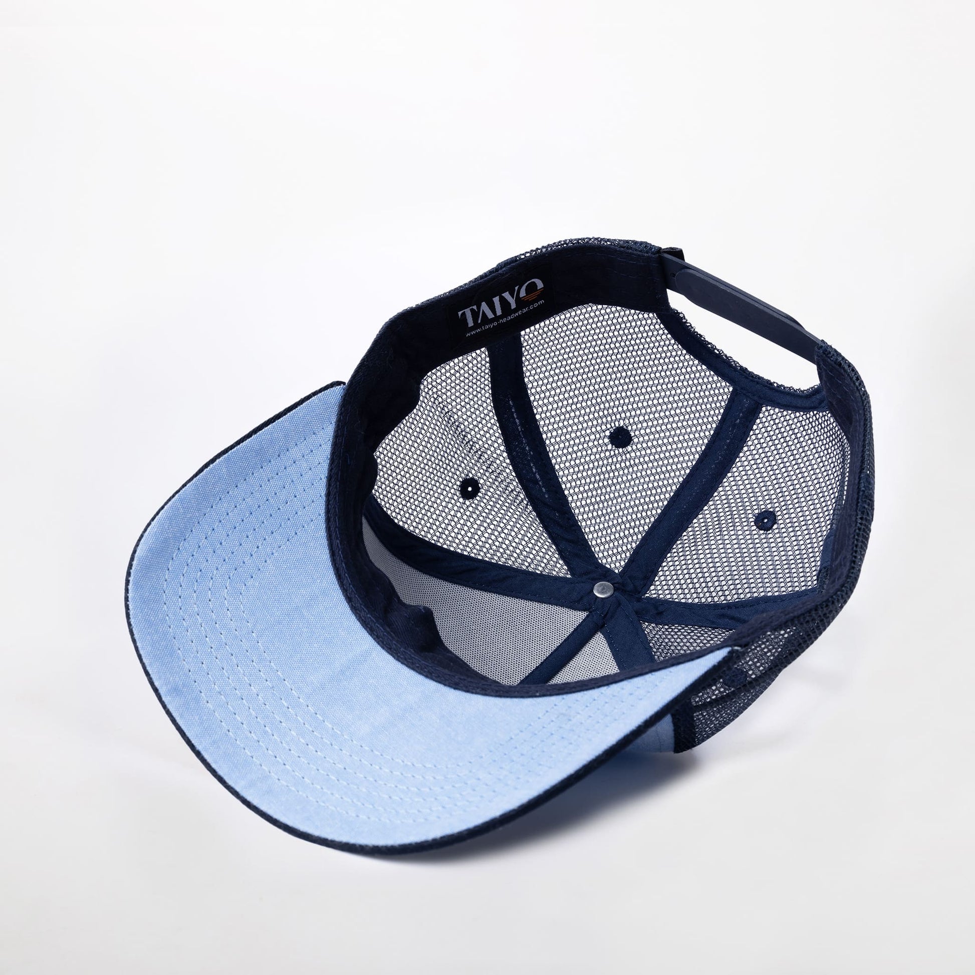 casquette bleu marine et bleu ciel
