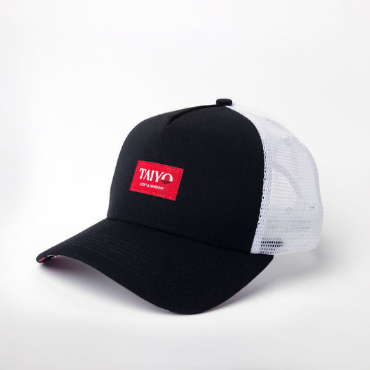 casquette trucker à fleurs rouge et noir