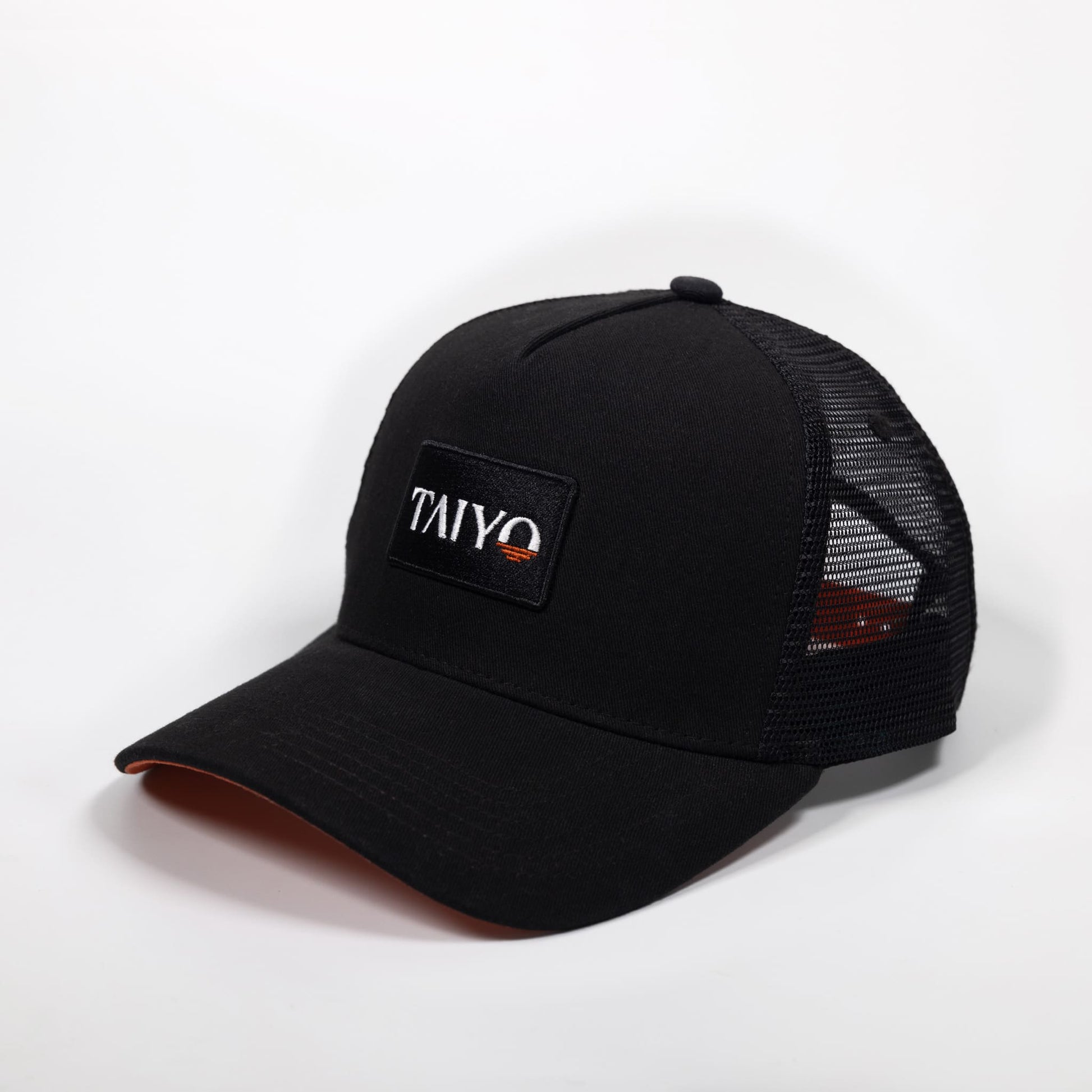 casquette trucker noir et orange
