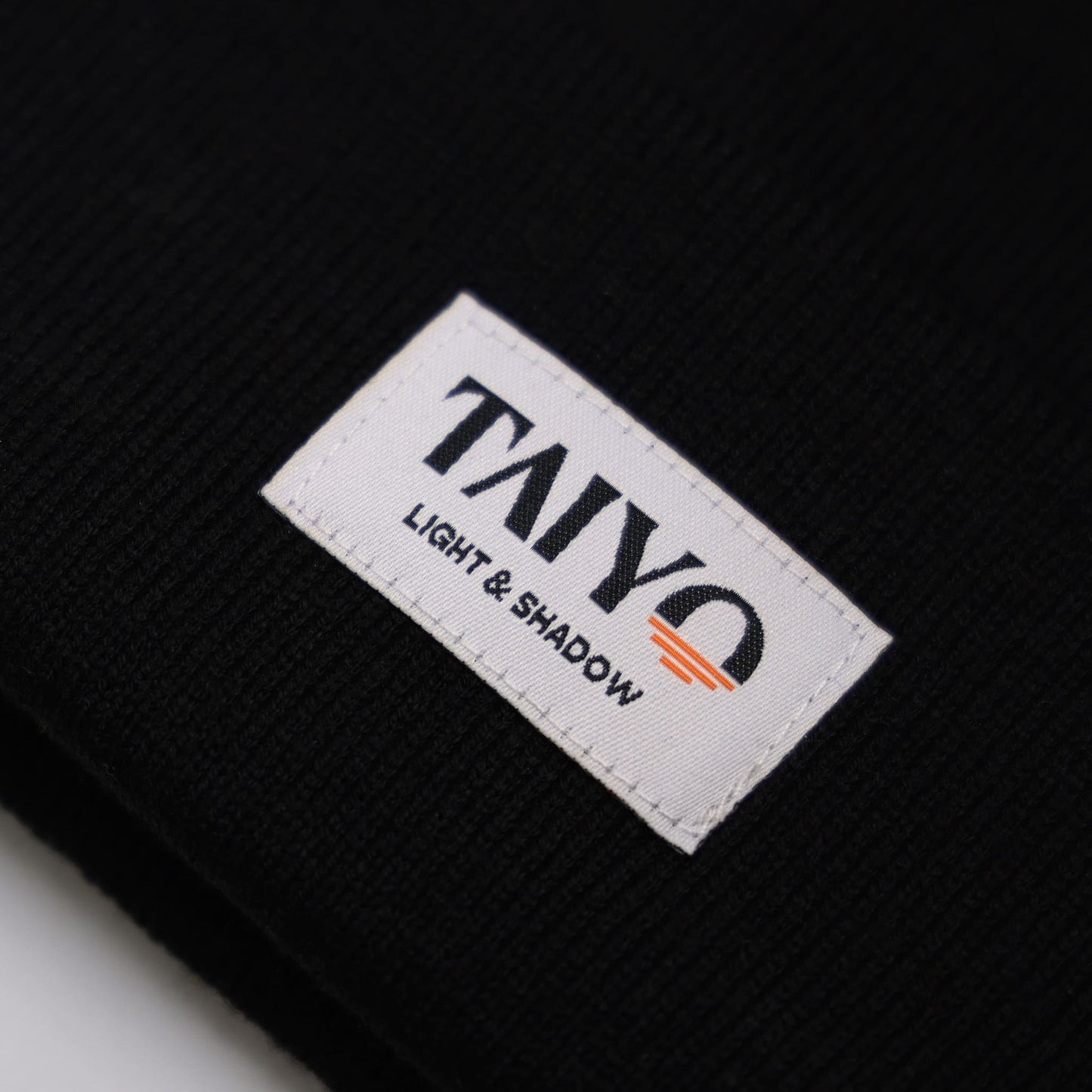 Tessy Cuff Beanie Black / White