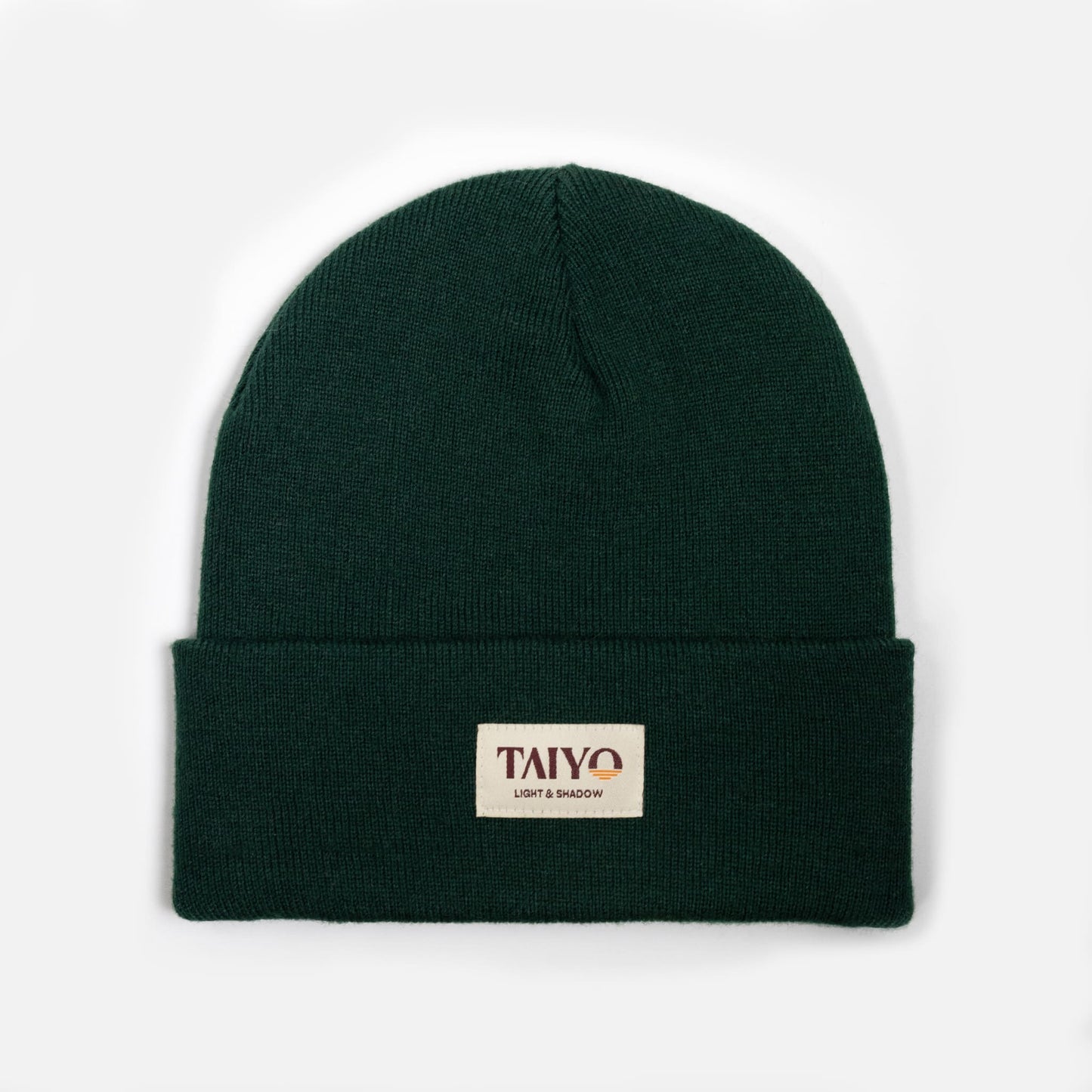 Bonnet revers vert foncé avec patch beige en matière recyclée