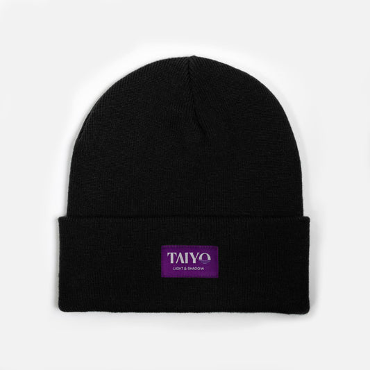 Bonnet revers noir avec patch taiyo violet en polyester recyclé