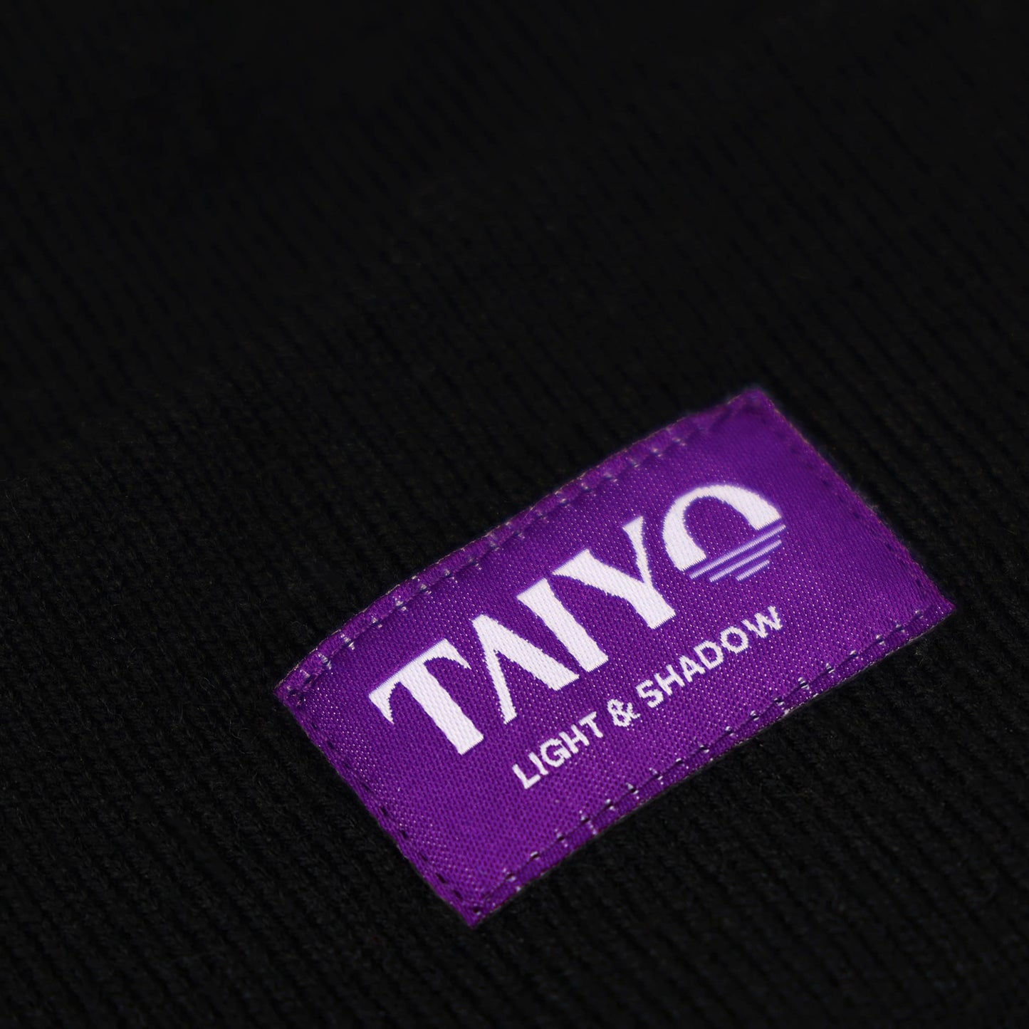 Tessy Cuff Beanie Black / Purple