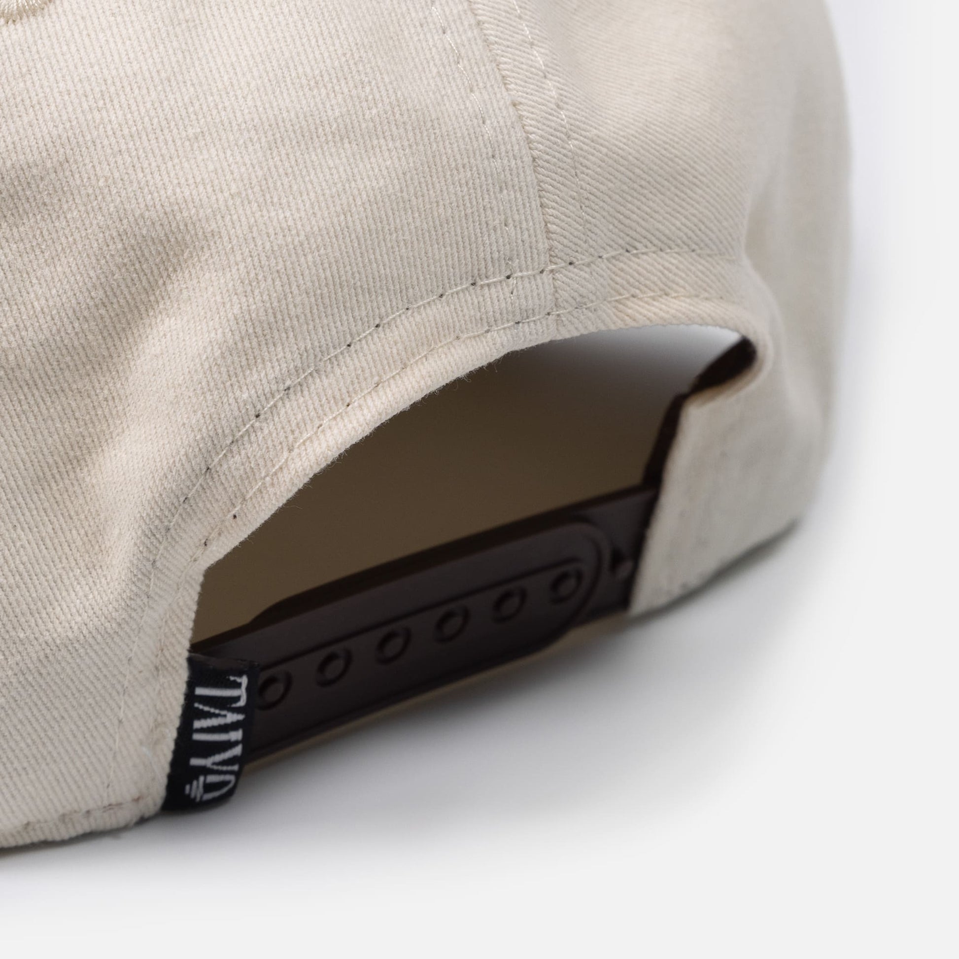 attache snapback marron