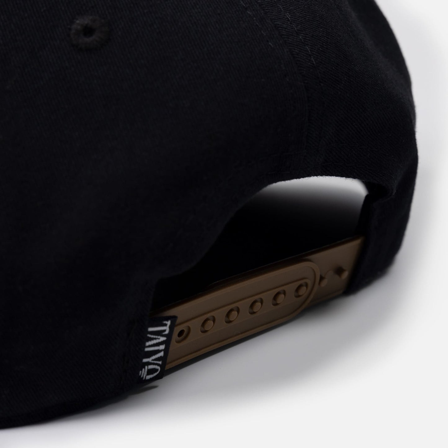 attache snapback marron