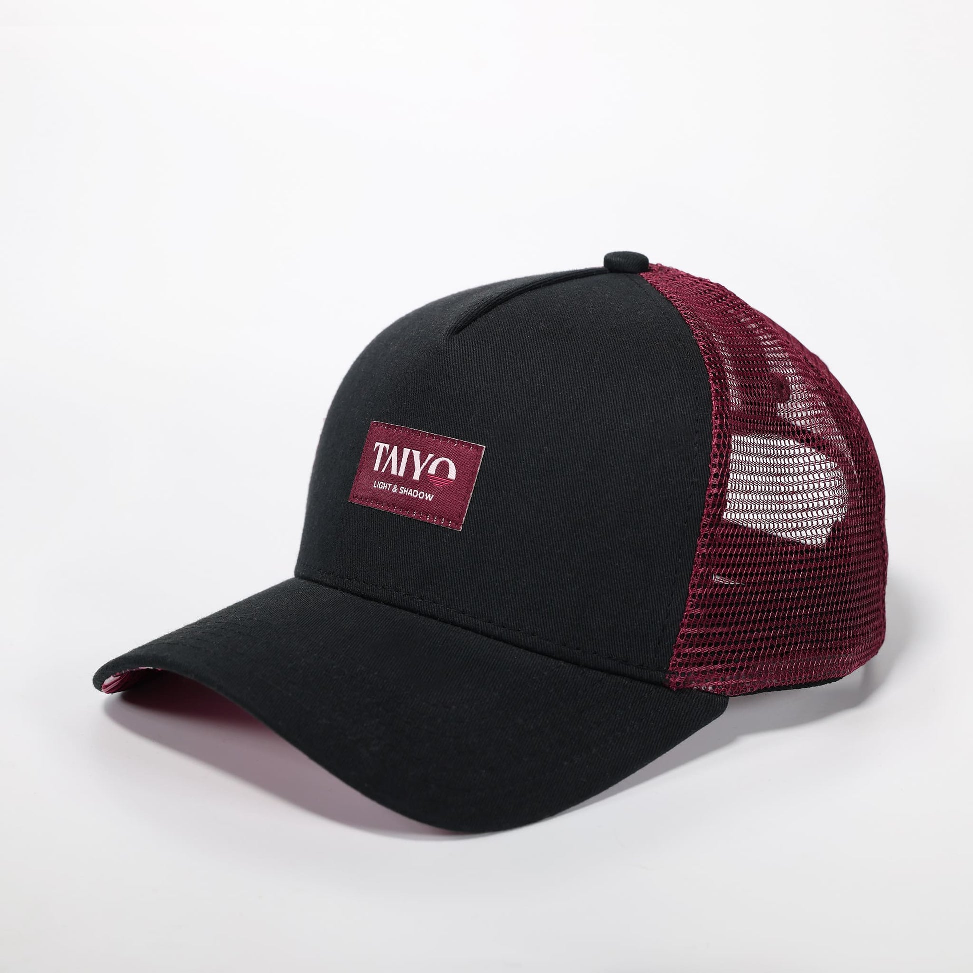 casquette trucker fleurs noir et bordeaux